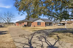 2721 Country Spring Rd, Lorena, TX 76655 - Photo 4