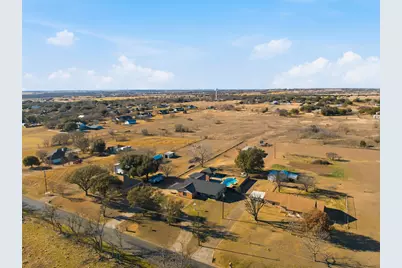 2721 Country Spring Road, Lorena, TX 76655 - Photo 2