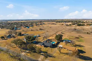 2721 Country Spring Rd, Lorena, TX 76655 - Photo 2