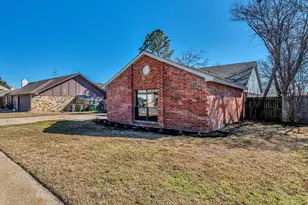 1508 Rockdale Dr, Arlington, TX 76018 - Photo 2