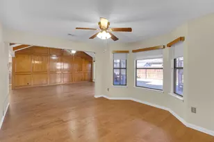 6300 Aires Dr, Arlington, TX 76001 - Photo 8