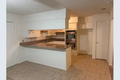 309 W Cober Drive, Grand Prairie, TX 75051 - Photo 2