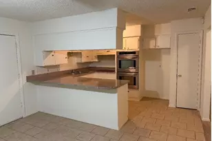 309 W Cober Dr, Grand Prairie, TX 75051 - Photo 2