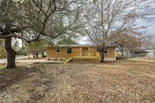 205 W Long St, Elm Mott, TX 76640 - Photo 2
