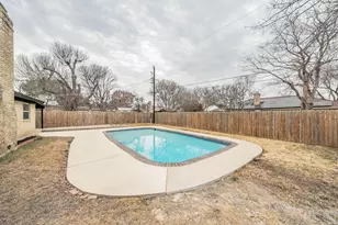 8409 Glenann Dr, North Richland Hills, TX 76182 - Photo 38