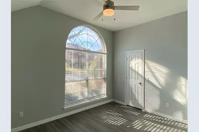 429 Crestview Point Drive, Lewisville, TX 75067 - Photo 14