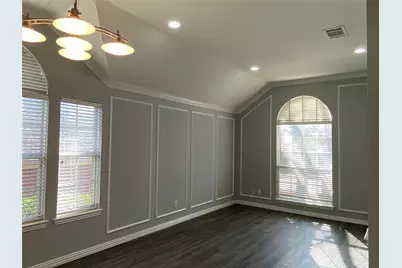 429 Crestview Point Drive, Lewisville, TX 75067 - Photo 2