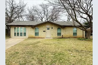 1010 La Fontana, Grand Prairie, TX 75052 - Photo 2