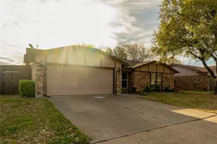 8040 Lazy Brook Dr, Watauga, TX 76148 - Photo 4