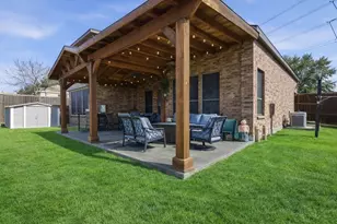 6876 Foghorn Ln, Grand Prairie, TX 75054 - Photo 2