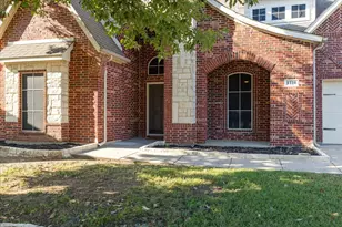1220 Clairemont Ln, Burleson, TX 76028 - Photo 2