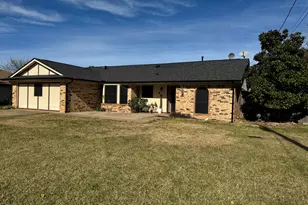 4 Finley Cir, Krum, TX 76249 - Photo 2
