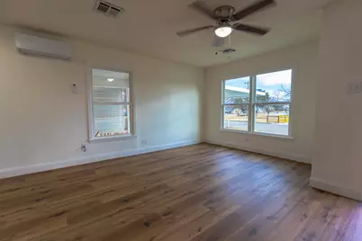 1105 Spring Branch Street, Beverly Hills, TX 76711 - Photo 4