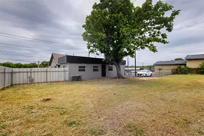 3818 S Lancaster Road #Building B, Dallas, TX 75216 - Photo 8