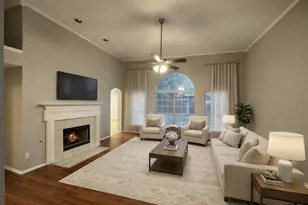 4629 Lincolnshire Dr, Grand Prairie, TX 75052 - Photo 4