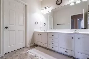 2510 Waterford Dr, Irving, TX 75063 - Photo 20