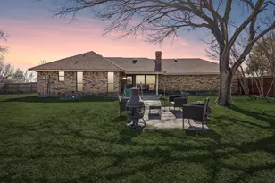 1202 N Sharpshire Dr, Waxahachie, TX 75165 - Photo 6