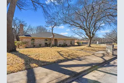 146 Meadowbrook Drive, DeSoto, TX 75115 - Photo 2