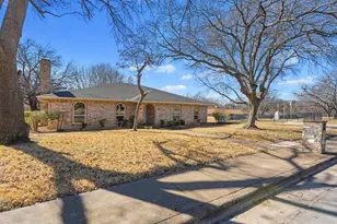 146 Meadowbrook Dr, DeSoto, TX 75115 - Photo 2