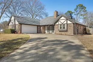 1210 Brookfield Ln, Mansfield, TX 76063 - Photo 2