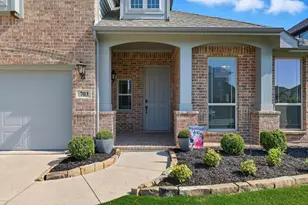 703 Oakcrest Dr, Justin, TX 76247 - Photo 2