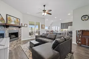 703 Oakcrest Dr, Justin, TX 76247 - Photo 6