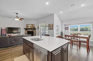 703 Oakcrest Dr, Justin, TX 76247 - Photo 4