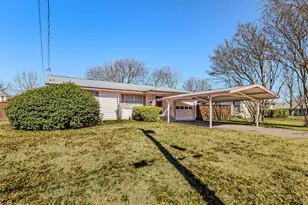 1401 N Rockwall Ave, Terrell, TX 75160 - Photo 2