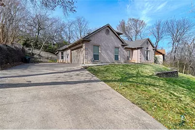 400 Dale Hollow Road, Fort Worth, TX 76103 - Photo 2