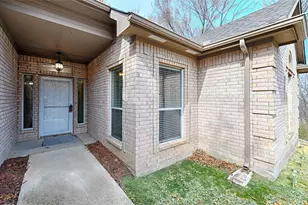 400 Dale Hollow Rd, Fort Worth, TX 76103 - Photo 4