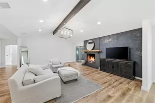 420 Lake Louise Ct, Fort Worth, TX 76103 - Photo 8