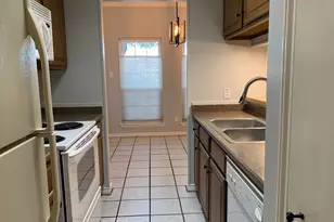 1609 Marsh Ln, Carrollton, TX 75006 - Photo 6