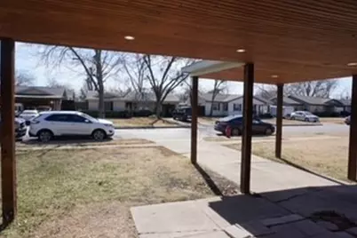 134 W Cober Drive, Grand Prairie, TX 75051 - Photo 2