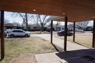 134 W Cober Dr, Grand Prairie, TX 75051 - Photo 2