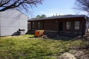 134 W Cober Dr, Grand Prairie, TX 75051 - Photo 4