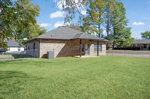 732 E Bullock St, Denison, TX 75021 - Photo 28
