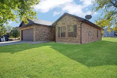 732 E Bullock Street, Denison, TX 75021 - Photo 2