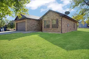 732 E Bullock St, Denison, TX 75021 - Photo 2