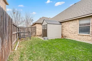 833 Hemlock Trail, Saginaw, TX 76131 - Photo 34