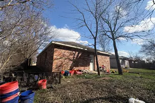 433 Sabine Ave, Cleburne, TX 76031 - Photo 4