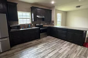 433 Sabine Ave, Cleburne, TX 76031 - Photo 6