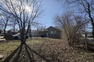 433 Sabine Ave, Cleburne, TX 76031 - Photo 1