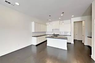 324 Templeton Dr, Fort Worth, TX 76107 - Photo 8