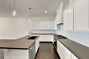 324 Templeton Dr, Fort Worth, TX 76107 - Photo 6