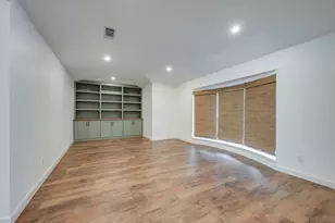 501 N Havenwood Ln, Fort Worth, TX 76112 - Photo 6