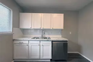 6933 Glenhurst Dr, North Richland Hills, TX 76182 - Photo 10