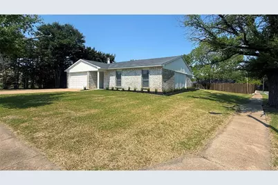 6933 Glenhurst Drive, North Richland Hills, TX 76182 - Photo 2