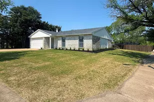 6933 Glenhurst Dr, North Richland Hills, TX 76182 - Photo 2