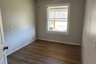 519 Hutchinson St, Bowie, TX 76230 - Photo 4