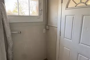 519 Hutchinson St, Bowie, TX 76230 - Photo 8